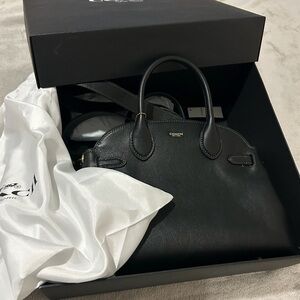 Coach Soft Empire Carryall Bag 28
Black